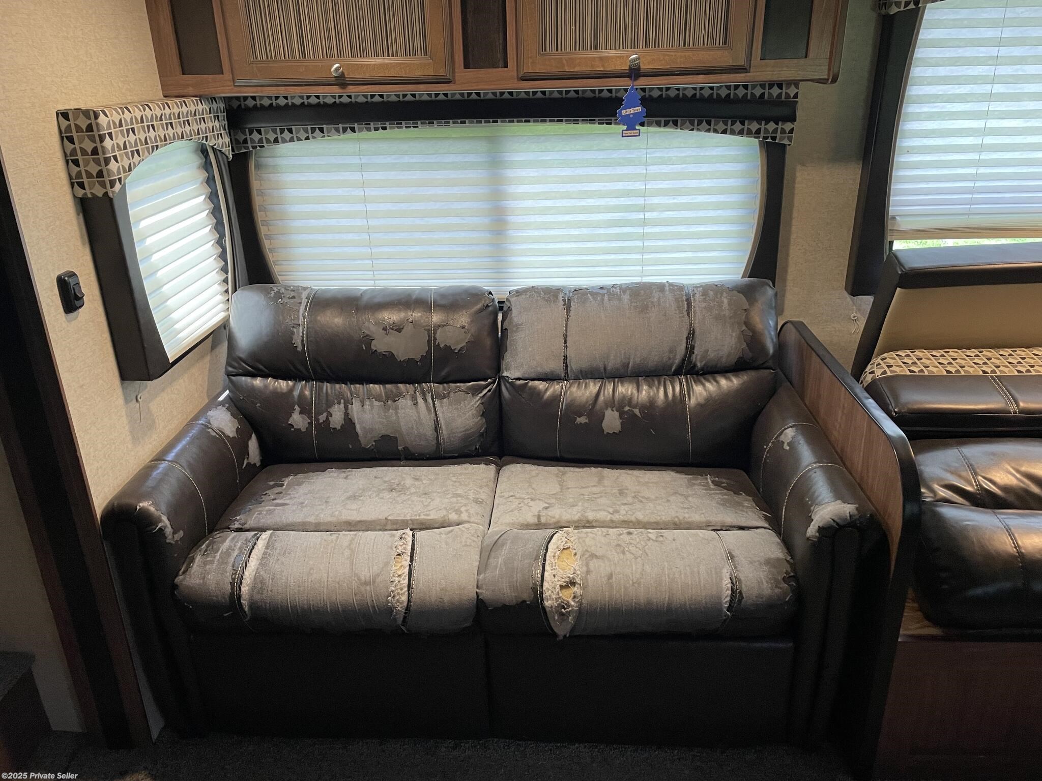 Used 2018 Heartland Pioneer front bed w slide, mid bath, mid living w slide, available in Moores Hill, Indiana