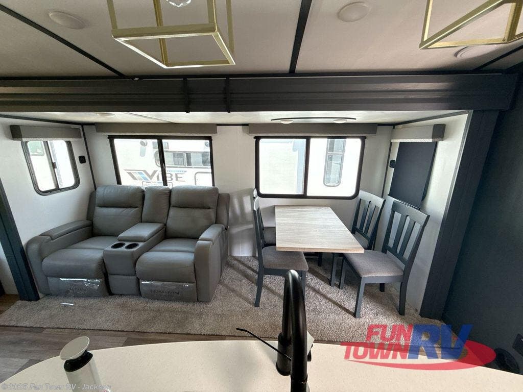 Call now about this 2022 Keystone Bullet 30RIPR! 2022 Keystone Bullet 30RIPR - Used Travel Trailer For Sale by Fun Town RV - Jackson in Jackson, Mississippi