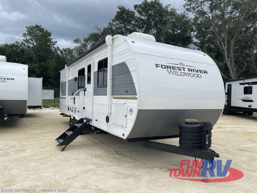 Contact us now about this 2025 Forest River Wildwood 28DBUD! 2025 Wildwood 28DBUD by Forest River from Fun Town RV - Nature's Coast in Crystal River, Florida