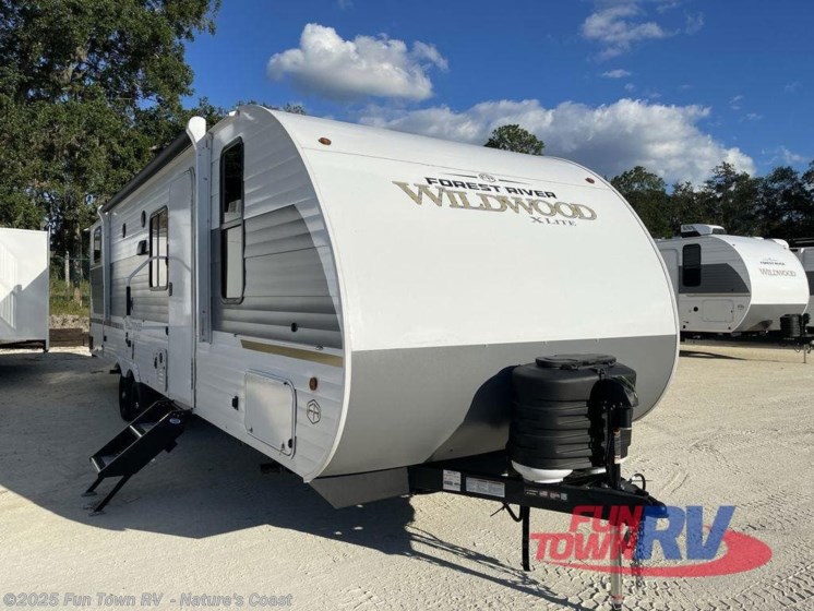 Email now about this 2026 Forest River Wildwood X-Lite 273QBXL! New 2026 Forest River Wildwood X-Lite 273QBXL available in Crystal River, Florida