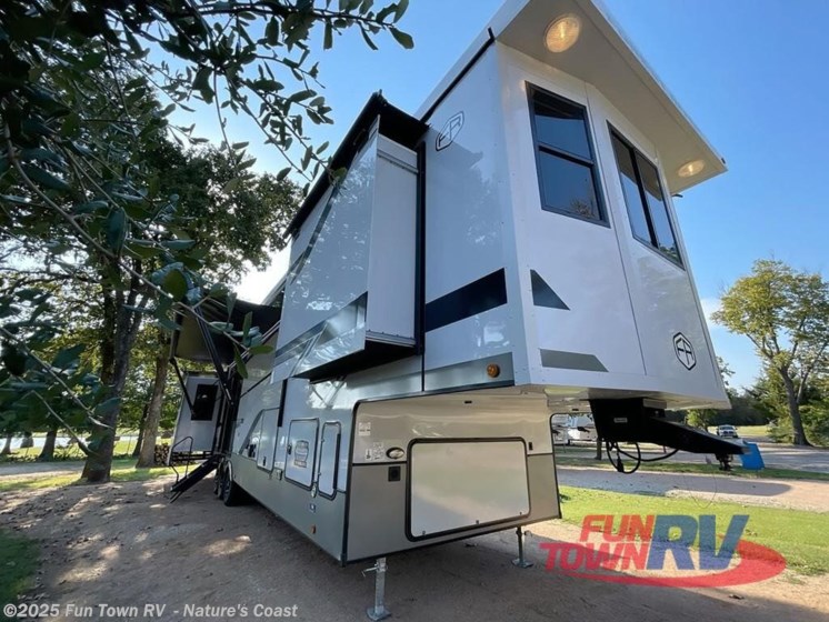 Email now about this 2025 Forest River Salem Hemisphere ROOST43! New 2025 Forest River Salem Hemisphere ROOST43 available in Crystal River, Florida