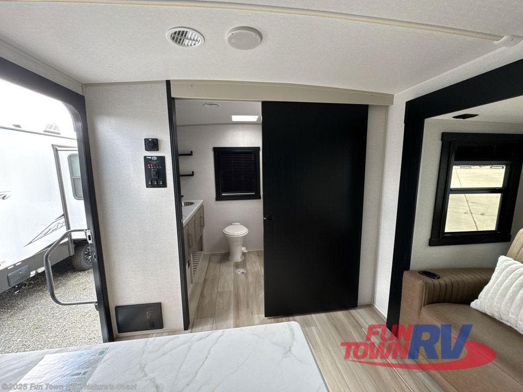 Contact us now about this 2025 Forest River Salem Hemisphere 265BSRB! 2025 Salem Hemisphere 265BSRB by Forest River from Fun Town RV - Nature's Coast in Crystal River, Florida