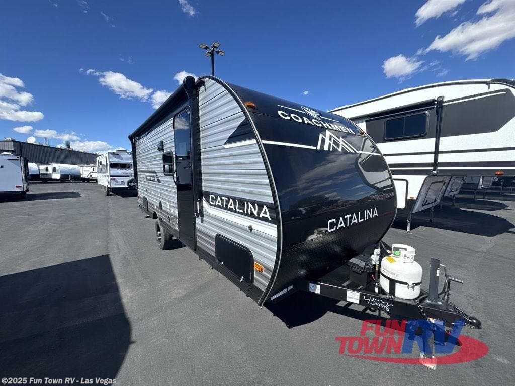 Email now about this 2025 Coachmen Catalina Summit Series 7 184BHSX! New 2025 Coachmen Catalina Summit Series 7 184BHSX available in Las Vegas, Nevada