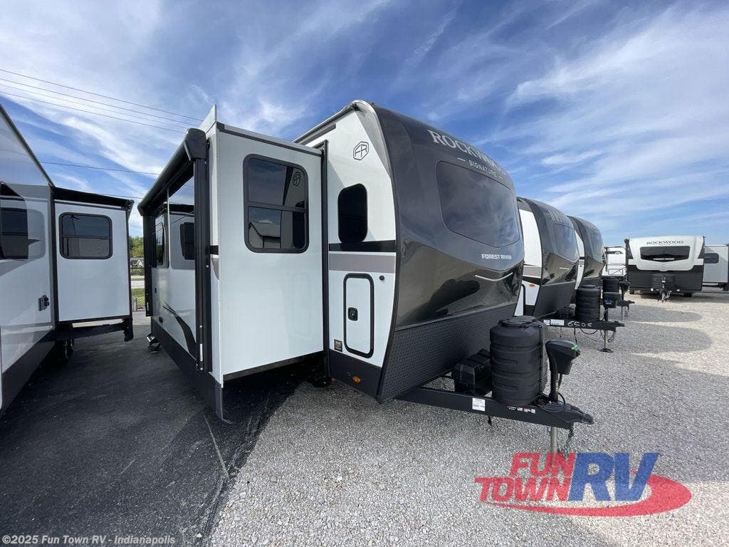 Contact us now about this 2026 Forest River Rockwood Signature 8339FK! 2026 Rockwood Signature 8339FK by Forest River from Fun Town RV - Indianapolis in EDINBURGH, Indiana