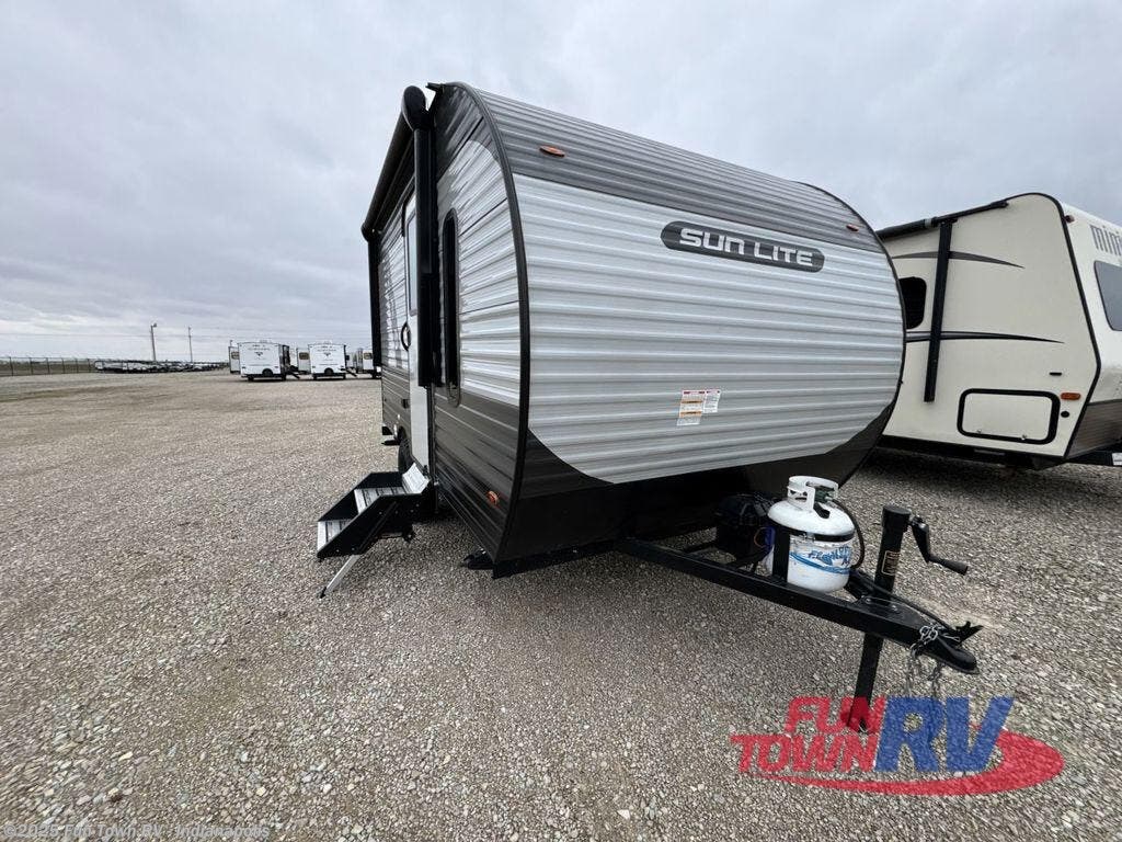 Call now about this 2024 Sunset Park RV Sun Lite 13MJ! 2024 Sunset Park RV Sun Lite 13MJ - Used Travel Trailer For Sale by Fun Town RV - Indianapolis in EDINBURGH, Indiana