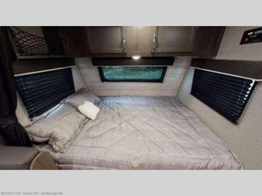 Contact us now about this 2021 Jayco Jay Flight SLX 7 184BS! 2021 Jay Flight SLX 7 184BS by Jayco from Fun Town RV - Indianapolis in EDINBURGH, Indiana