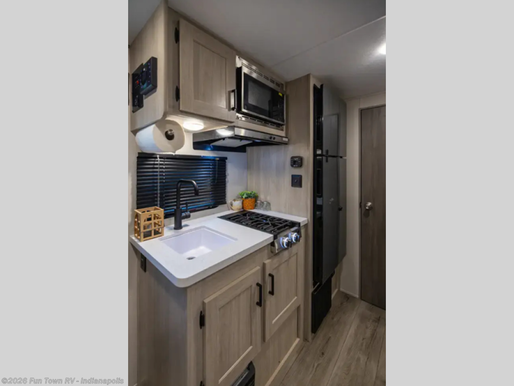 Contact us now about this 2026 Coachmen Catalina Summit Series 7 164BHX! 2026 Catalina Summit Series 7 164BHX by Coachmen from Fun Town RV - Indianapolis in EDINBURGH, Indiana
