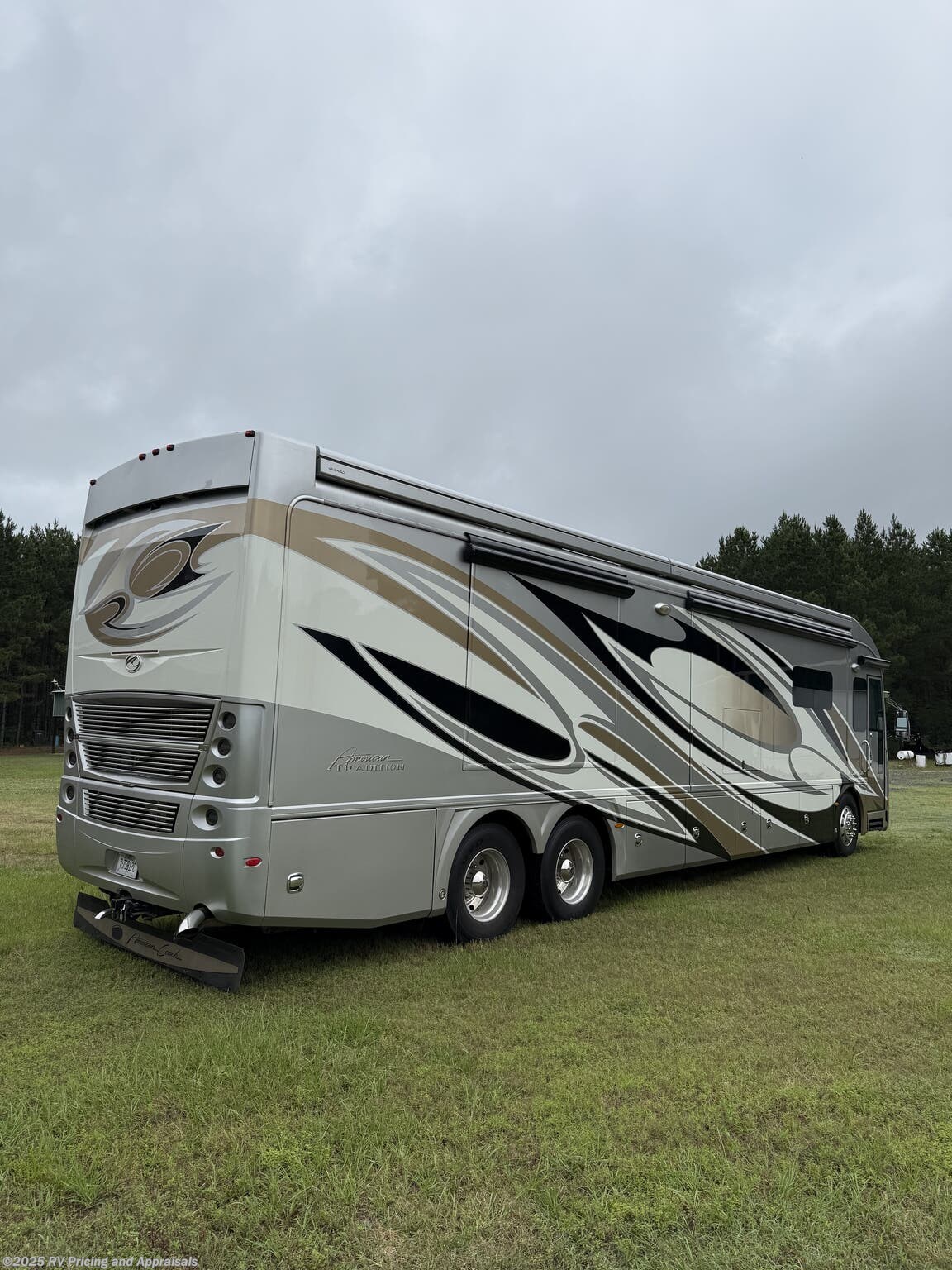 Call now about this 2014 American Coach American Tradition 42G Located in Texarkana, AR! 2014 American Coach American Tradition 42G Located in Texarkana, AR - Used Class A For Sale by RV Pricing and Appraisals in , Florida features Insulated