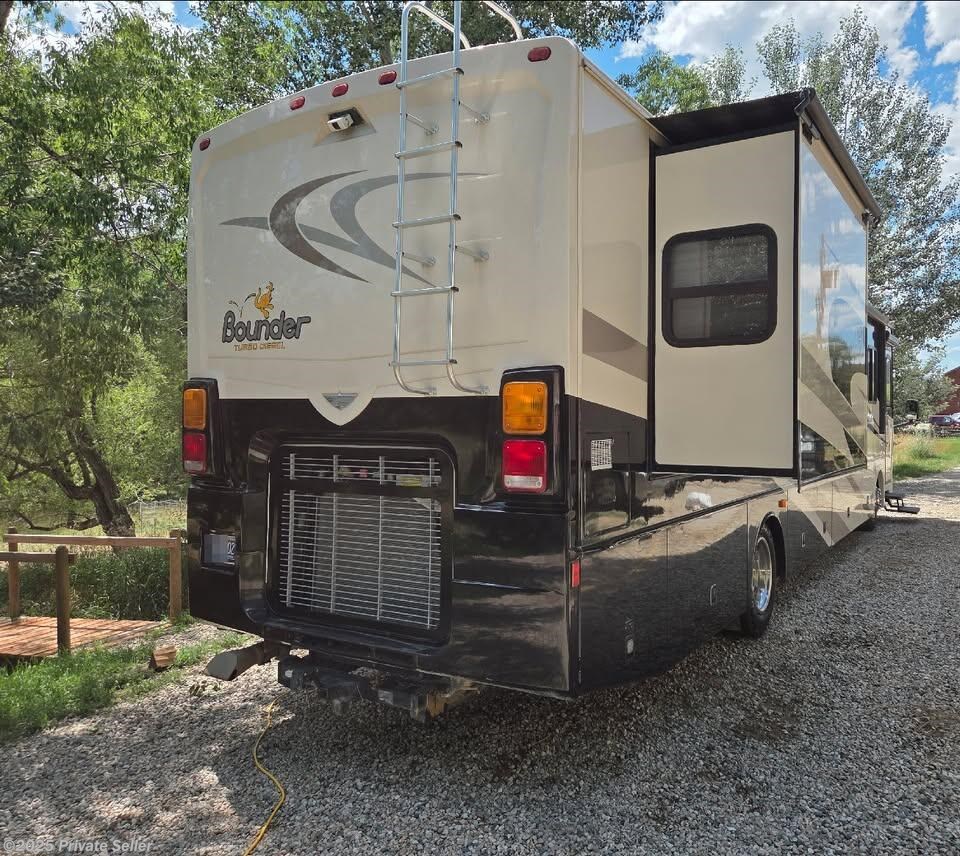 Call now about this 2008 Fleetwood Bounder Diesel 38V! 2008 Fleetwood Bounder Diesel 38V - Used Class A For Sale by For Sale By Owner in Roberts, Montana features Corian Countertops, Power Seats, Roof Vent, Power Awning, Generator