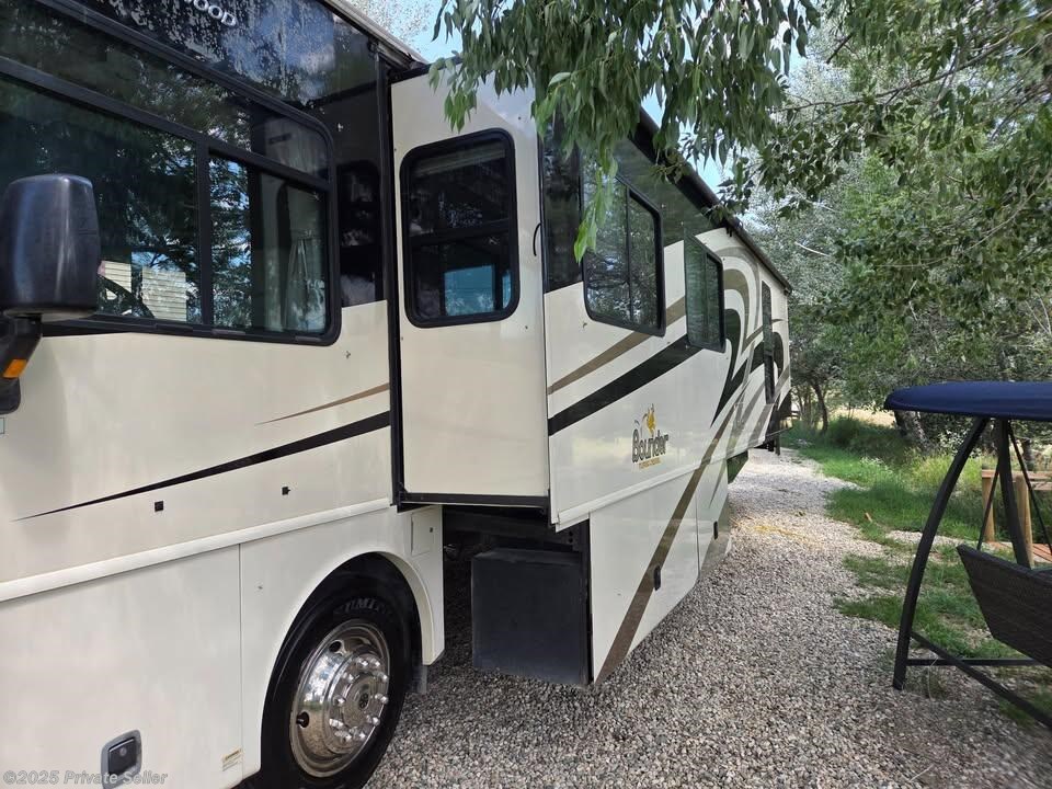 Contact us now about this 2008 Fleetwood Bounder Diesel 38V! 2008 Bounder Diesel 38V by Fleetwood from For Sale By Owner in Roberts, Montana