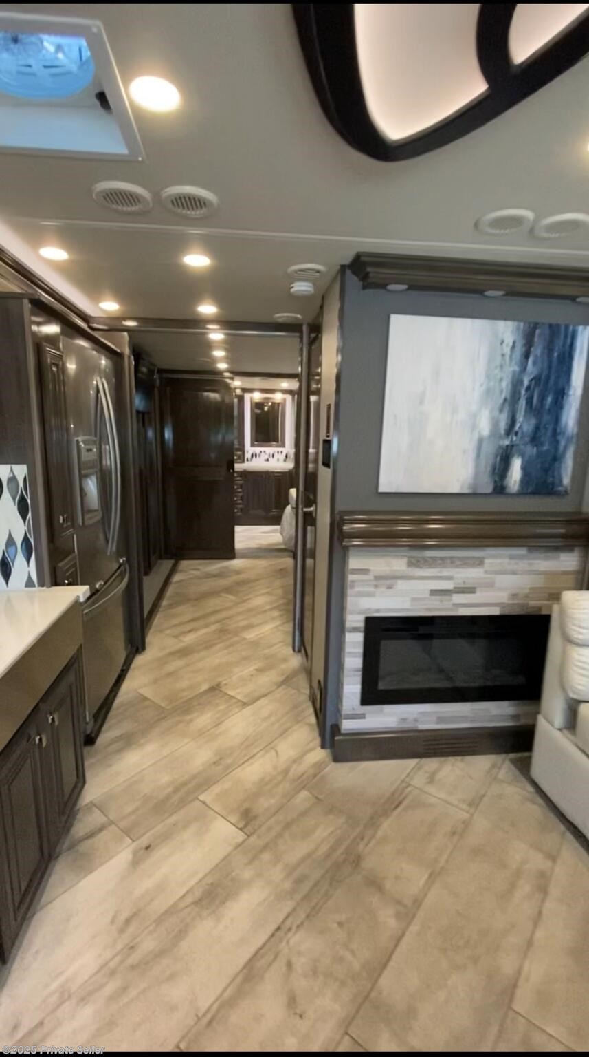 Call now about this 2020 Fleetwood Discovery LXE 40M floor plan ! 2020 Fleetwood Discovery LXE 40M floor plan - Used Class A For Sale by For Sale By Owner in Tucson, Arizona features TV Antenna, Central Vacuum, Side View Cameras, Converter, Wardrobe(s)
