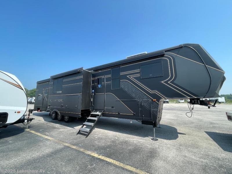 New 2025 Keystone Raptor 441 available in Muskegon, Michigan