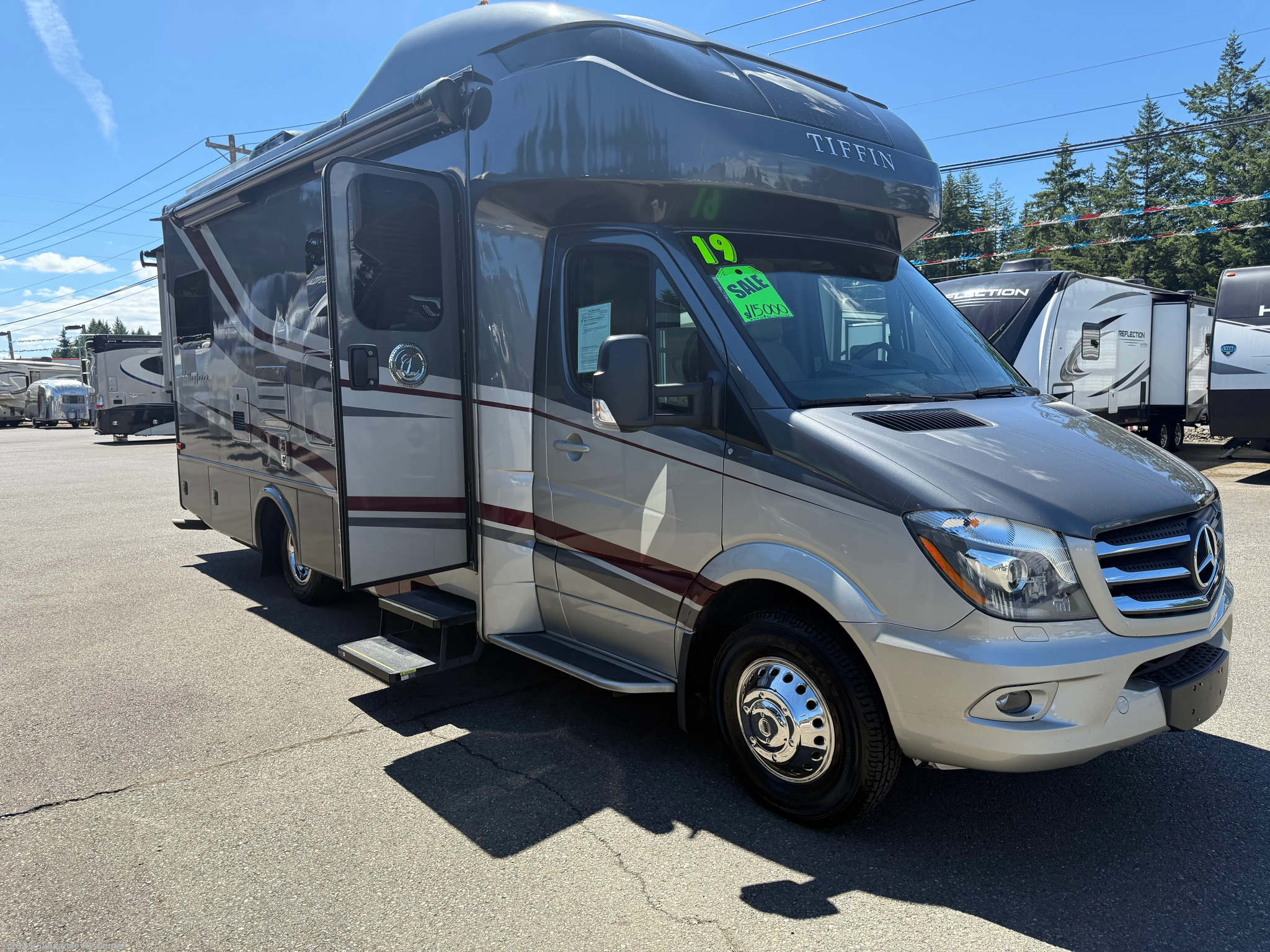 Call now about this 2019 Tiffin Wayfarer 25 QW! 2019 Tiffin Wayfarer 25 QW - Used Class C For Sale by Sundance RV Center in Shelton, Washington features Medicine Cabinet, Oven, DVD Player, Air Conditioning, CD Player