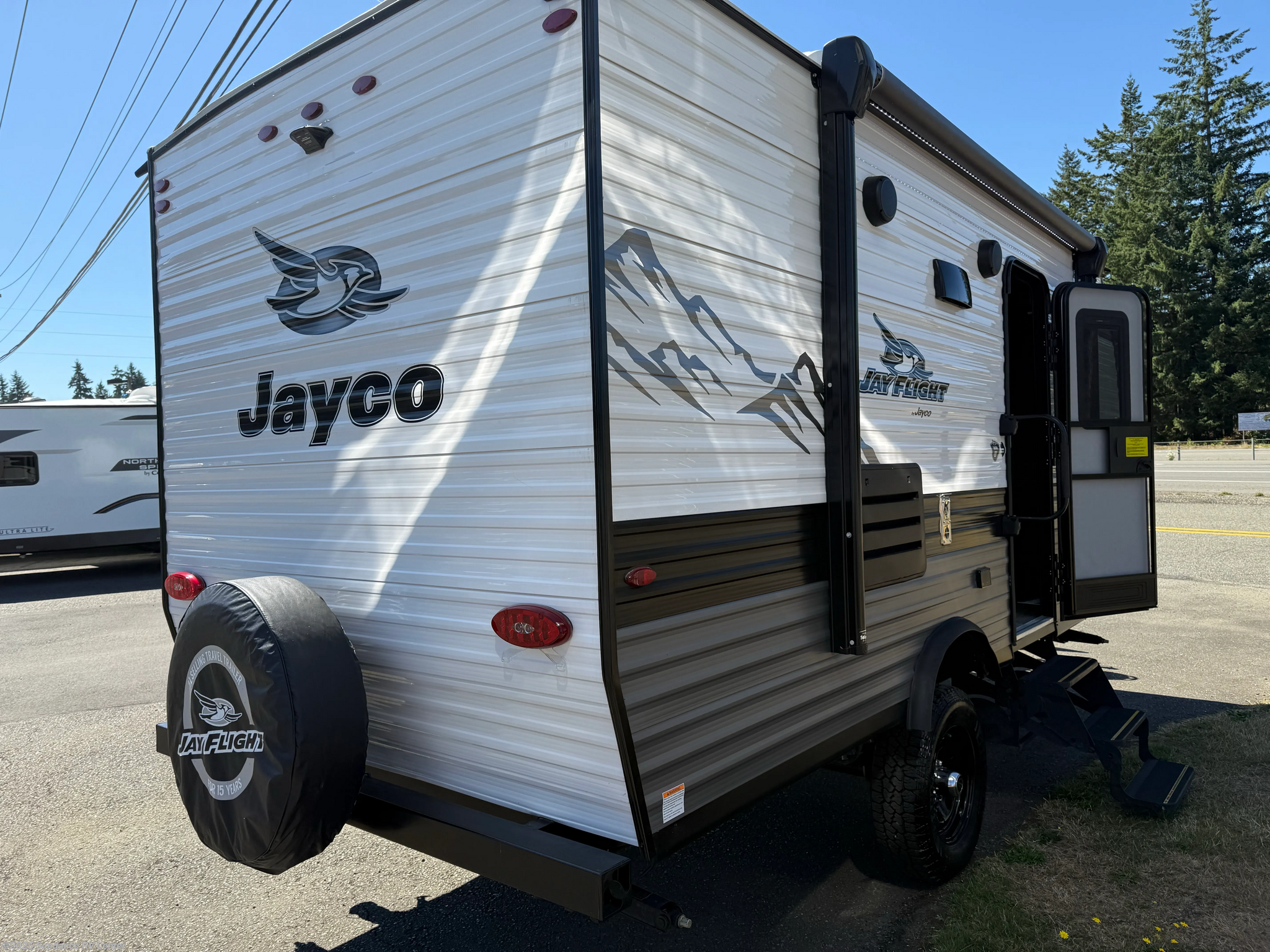 Contact us now about this 2022 Jayco Jay Flight SLX 7 183RB! 2022 Jay Flight SLX 7 183RB by Jayco from Sundance RV Center in Shelton, Washington
