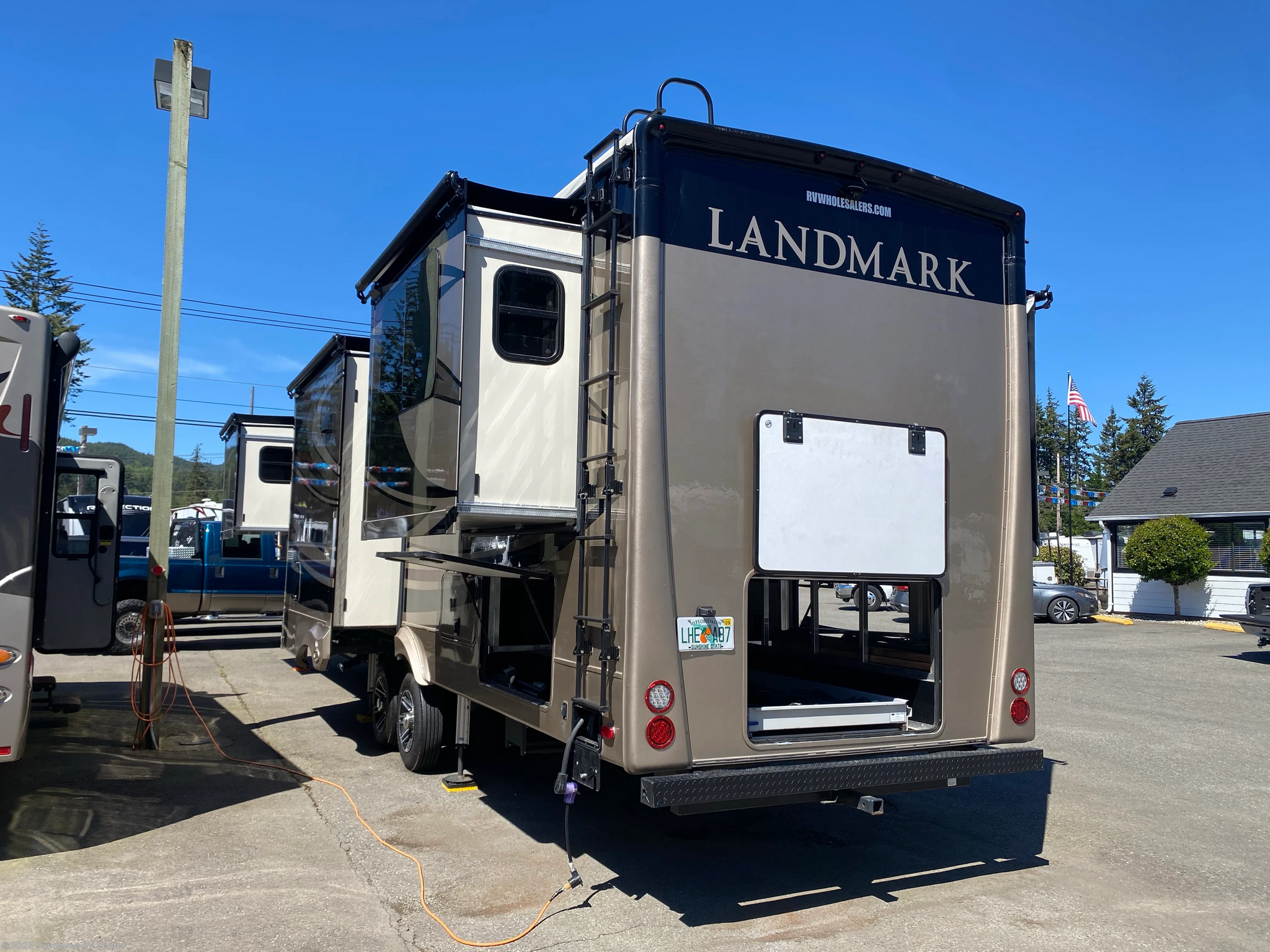 Contact us now about this 2020 Heartland Landmark 365 LM Phoenix! 2020 Landmark 365 LM Phoenix by Heartland from Sundance RV Center in Shelton, Washington