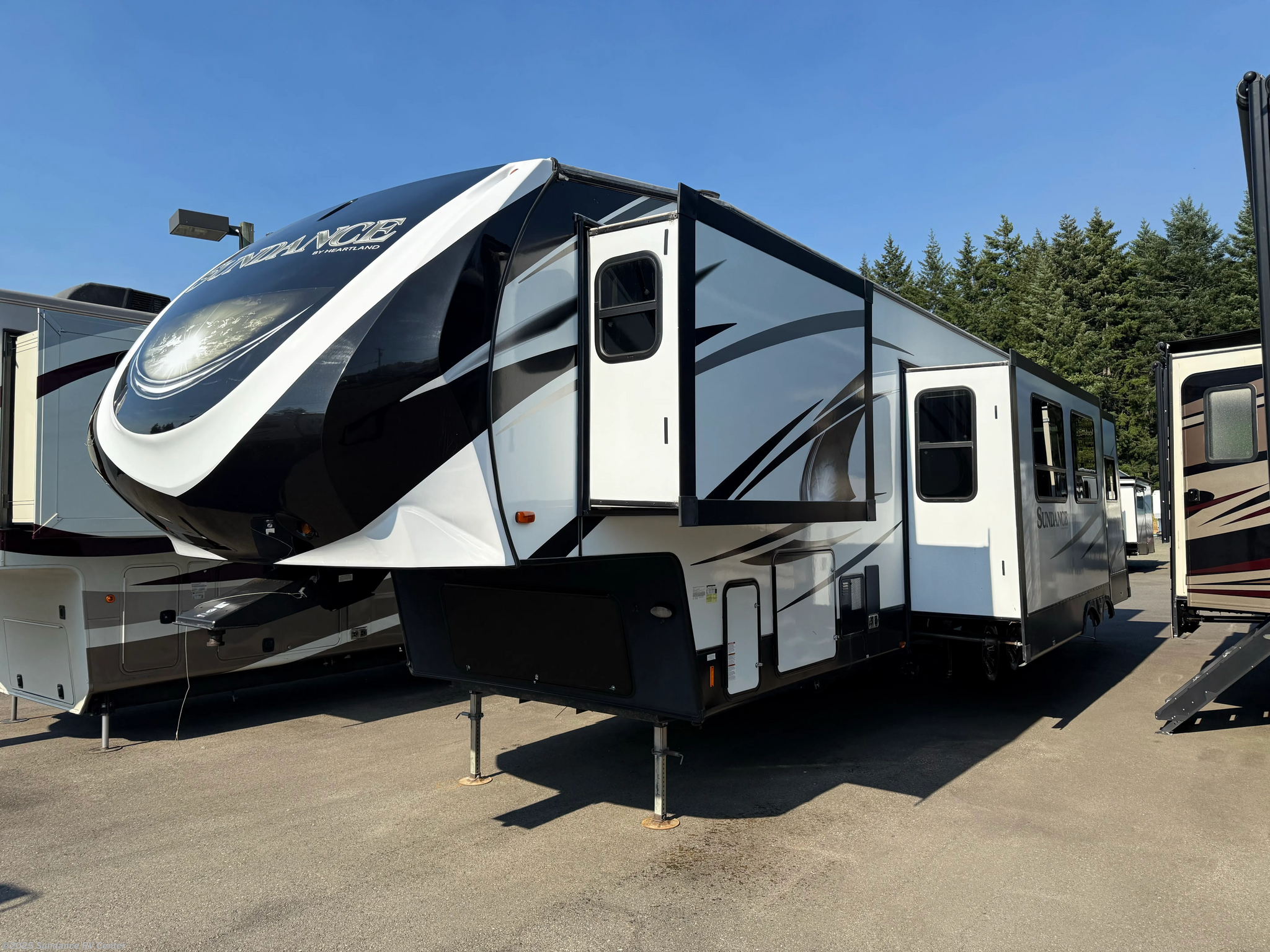 Call now about this 2018 Heartland Sundance SD 3700 RLB! 2018 Heartland Sundance SD 3700 RLB - Used Fifth Wheel For Sale by Sundance RV Center in Shelton, Washington features DVD Player, Air Conditioning, Medicine Cabinet, Stove Top Burner, Awning