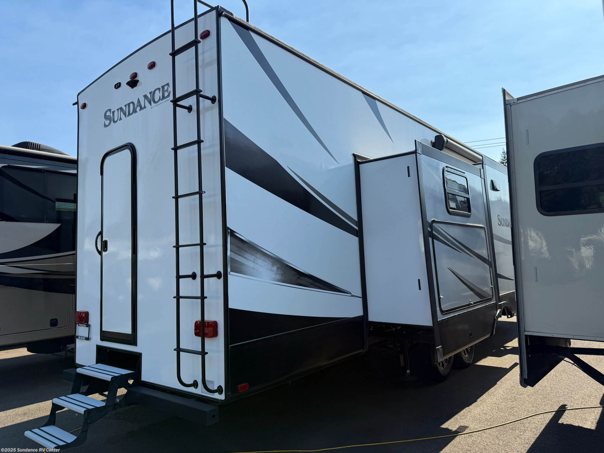 Contact us now about this 2018 Heartland Sundance SD 3700 RLB! 2018 Sundance SD 3700 RLB by Heartland from Sundance RV Center in Shelton, Washington