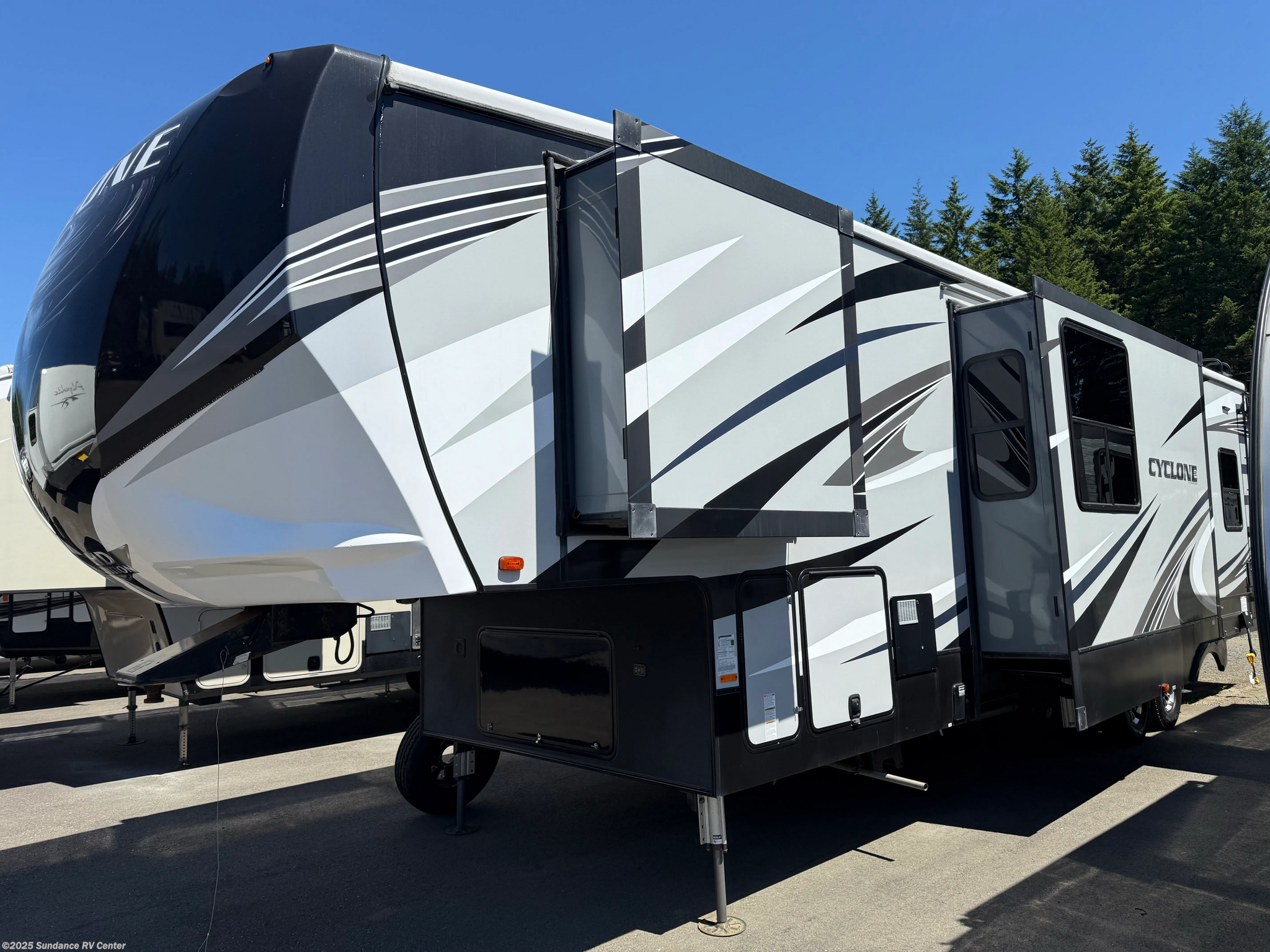 Contact us now about this 2018 Heartland Cyclone CY 3600! 2018 Cyclone CY 3600 by Heartland from Sundance RV Center in Shelton, Washington