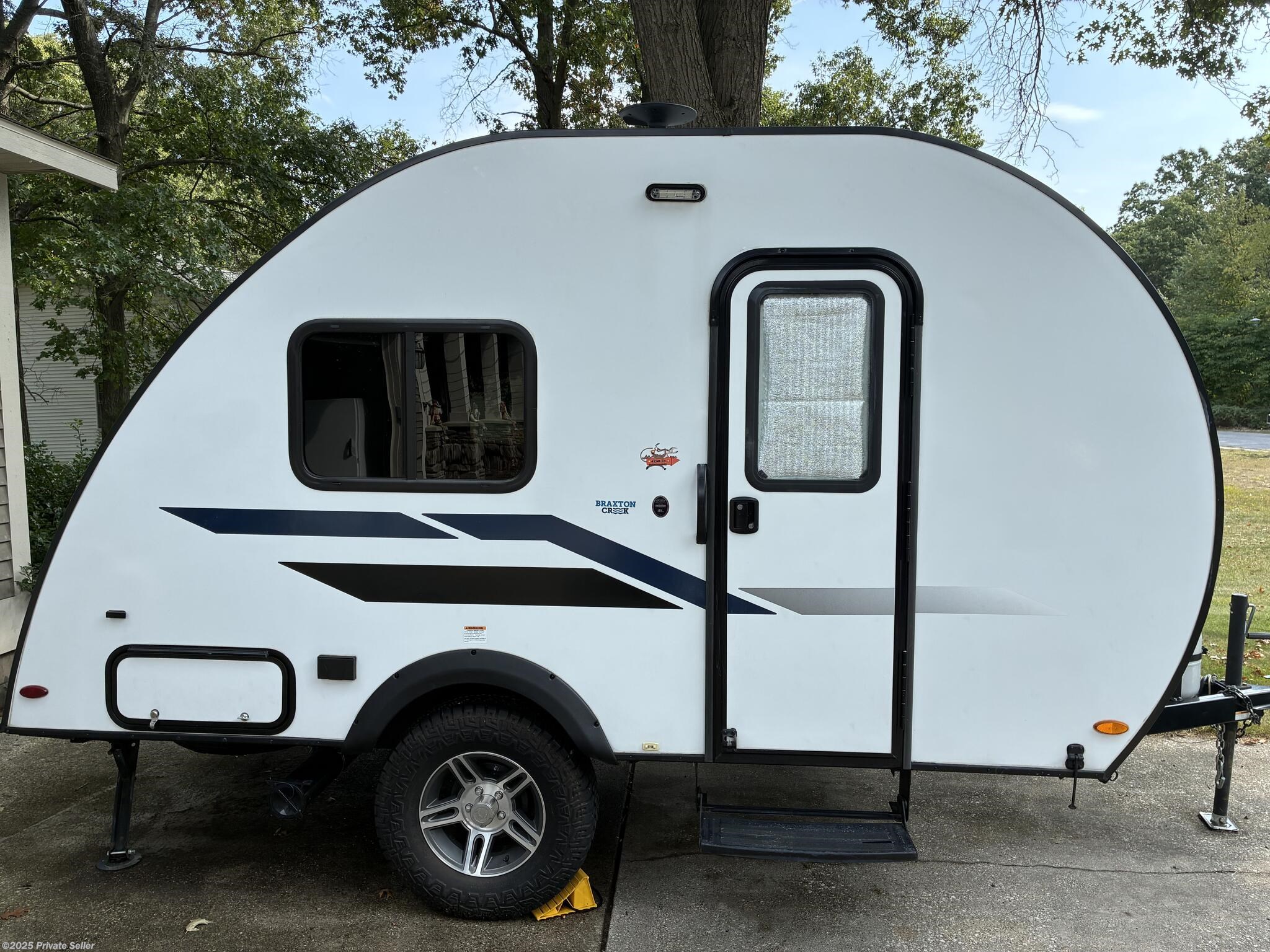 Call now about this 2020 Braxton Creek Bushwhacker Plus ! 2020 Braxton Creek Bushwhacker Plus - Used Travel Trailer For Sale by For Sale By Owner in Twin Lake, Michigan