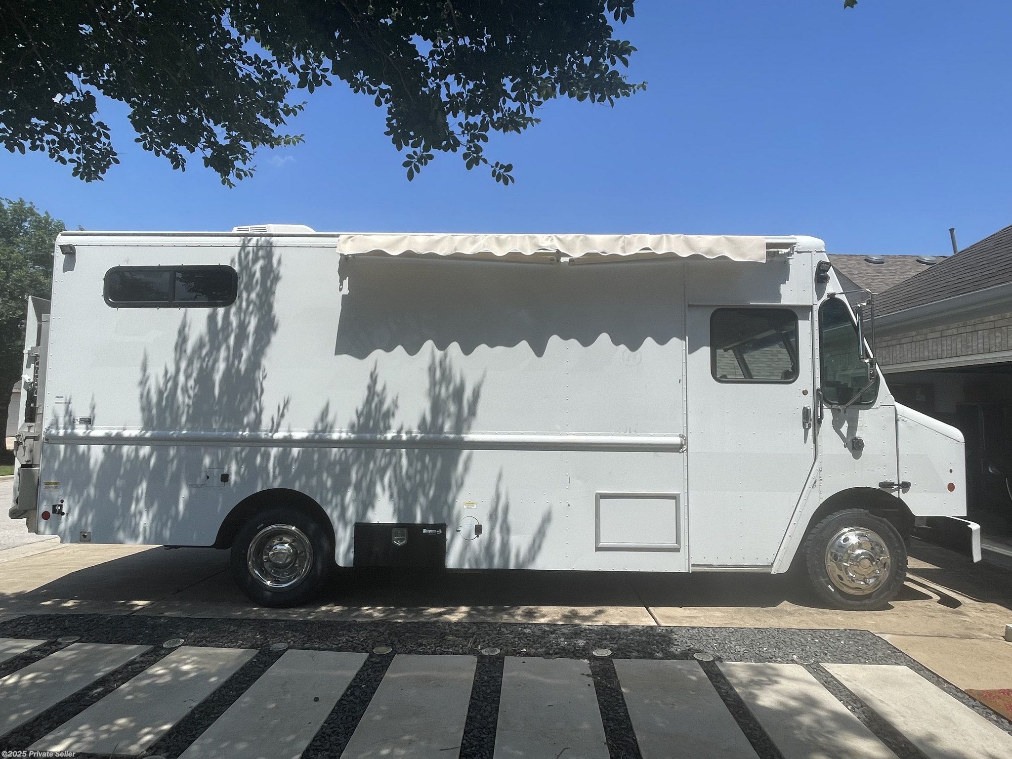 Email now about this 2011 Freightliner ! Used 2011 Freightliner available in Austin, Texas