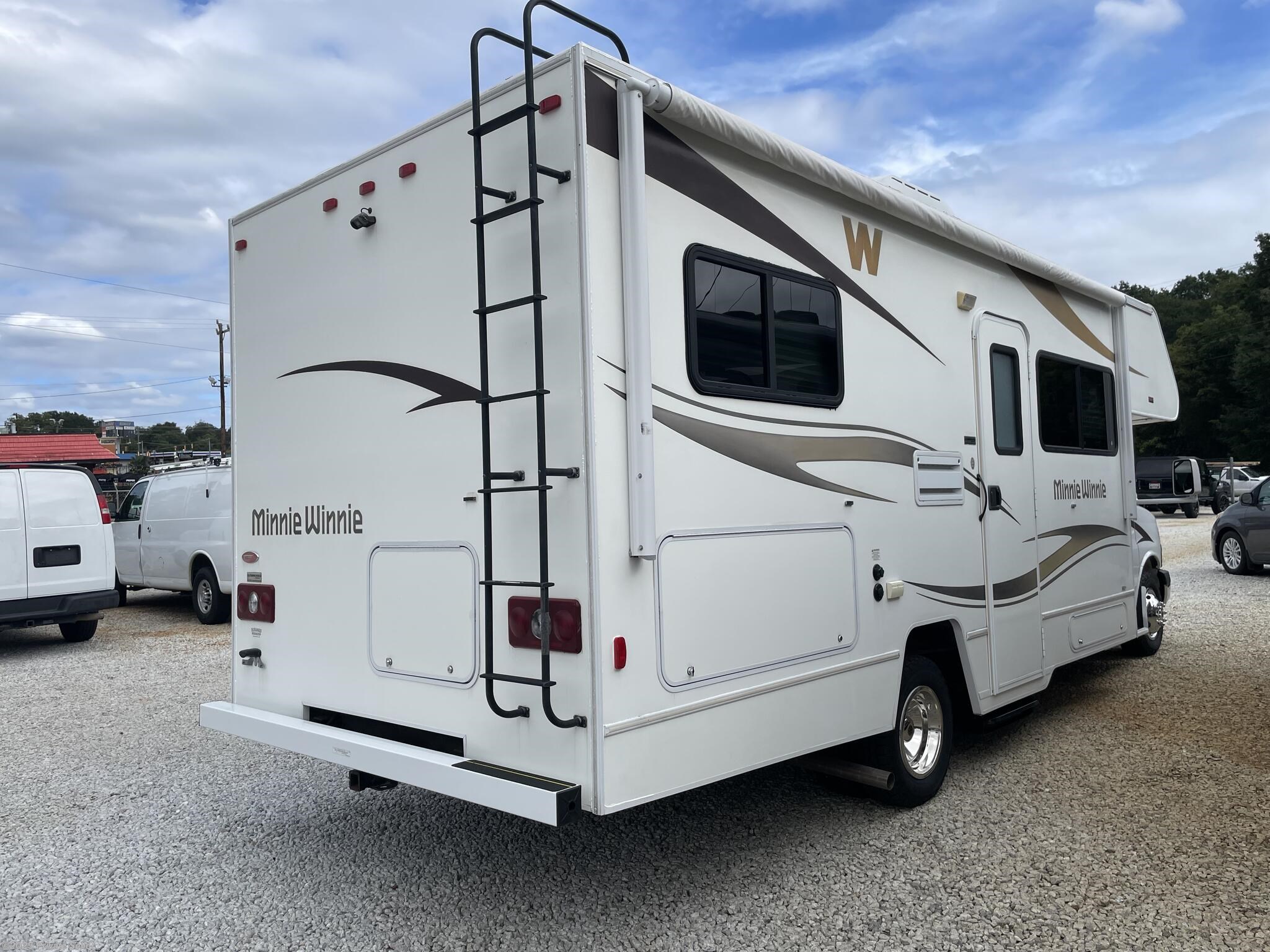 Contact us now about this 2014 Winnebago Minnie Winnie 25B! 2014 Minnie Winnie 25B by Winnebago from For Sale By Owner in Greenville, South Carolina