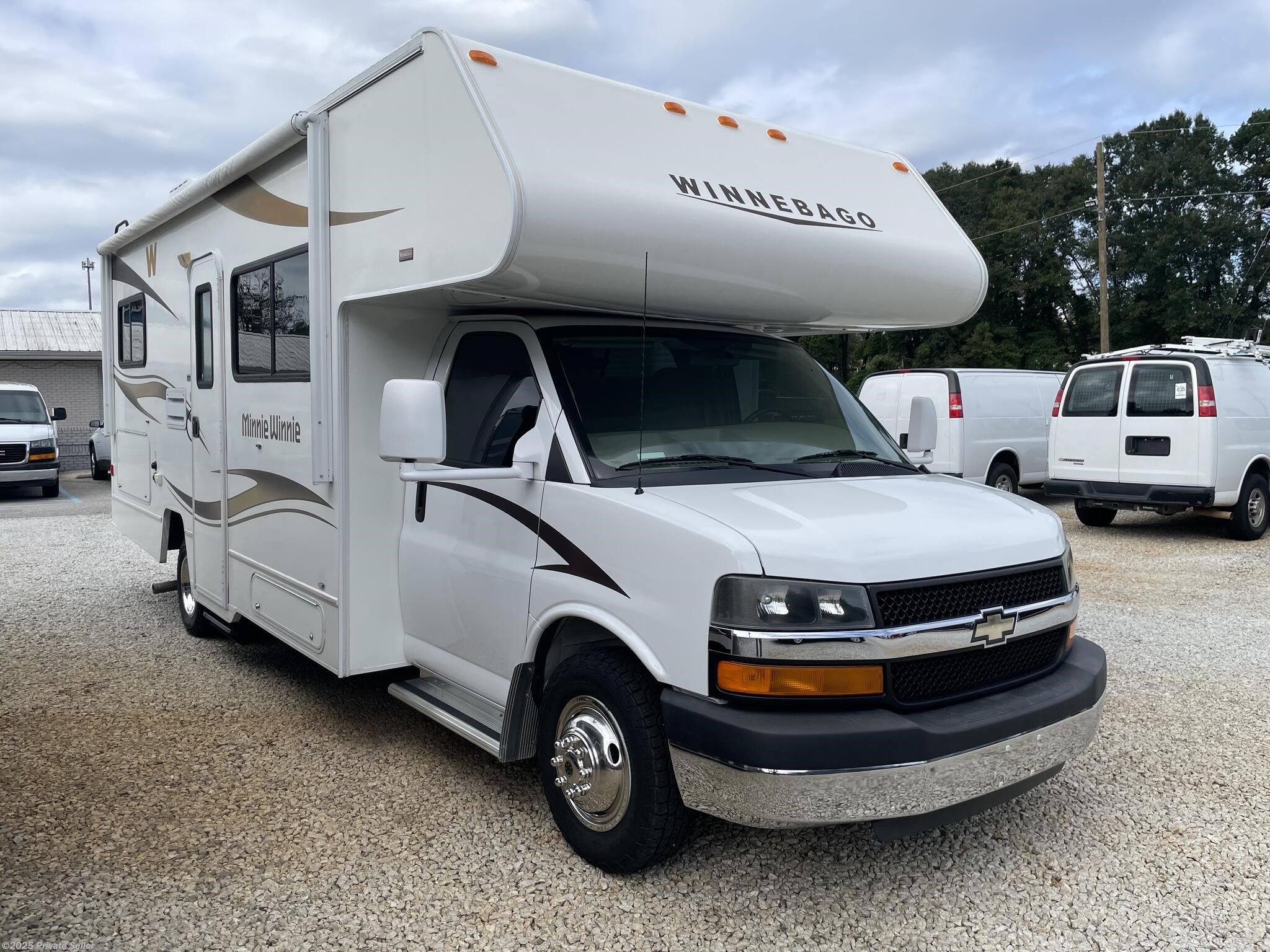 Call now about this 2014 Winnebago Minnie Winnie 25B! 2014 Winnebago Minnie Winnie 25B - Used Class C For Sale by For Sale By Owner in Greenville, South Carolina