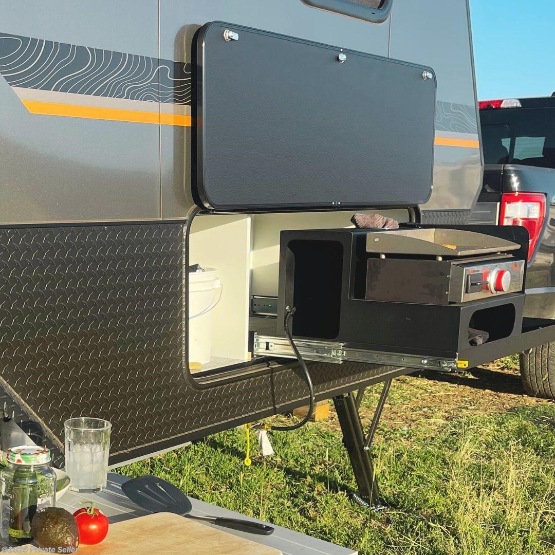 Call now about this 2025 inTech O-V-R Front Bed / Mid Bath / Rear Kitchen! 2025 inTech O-V-R Front Bed / Mid Bath / Rear Kitchen - Used Travel Trailer For Sale by For Sale By Owner in McMinnville, Oregon features Shower, Non-Smoking Unit, Power Hitch Jack, 30 Amp Service, Microwave