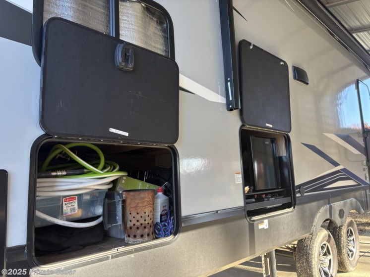 Email now about this 2021 Forest River Cherokee Arctic Wolf 287BH! Used 2021 Forest River Cherokee Arctic Wolf 287BH available in Bismarck, Missouri