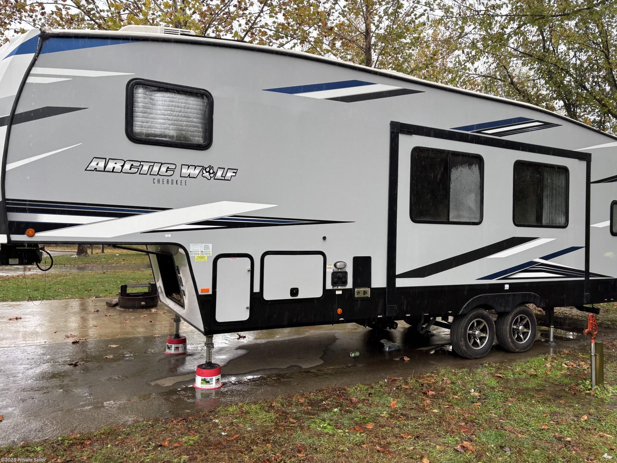 Used 2021 Forest River Cherokee Arctic Wolf 287BH available in Bismarck, Missouri