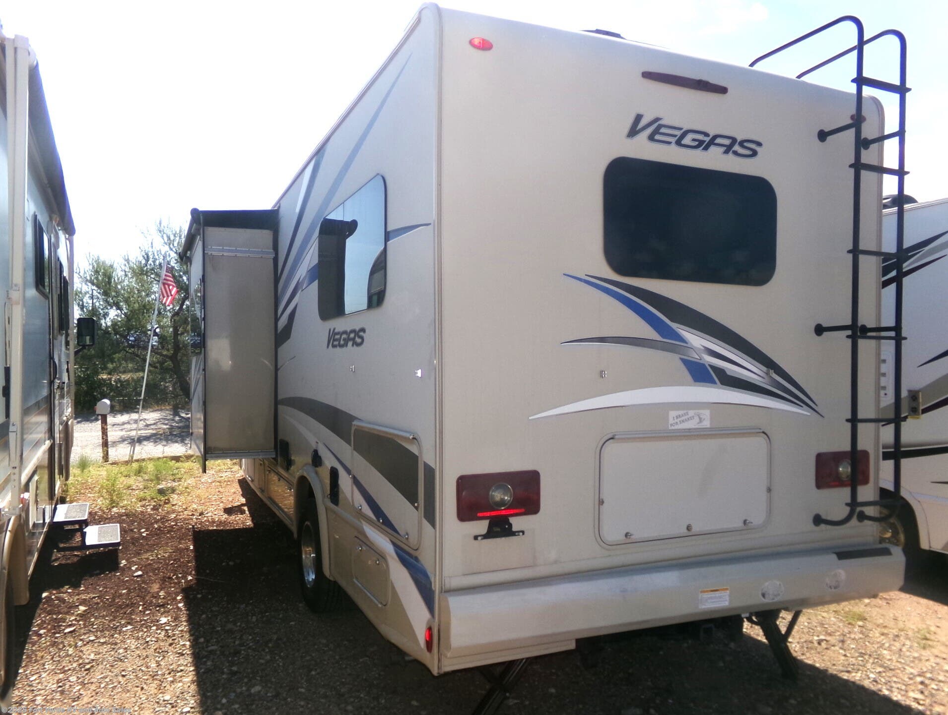 Call now about this 2019 Thor ! 2019 Thor - Used Class A For Sale by Fort Verde RV and Auto Sales in Camp Verde, Arizona features Refrigerator, Toilet, Furnace, Leveling Jacks, Self Contained