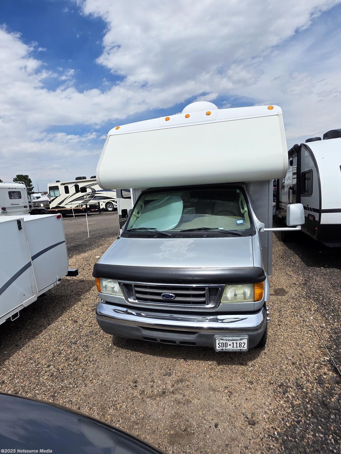 Call now about this 2006 Winnebago 31C! 2006 Winnebago 31C - Used Class C For Sale by For Sale By Owner in Aurora, Colorado