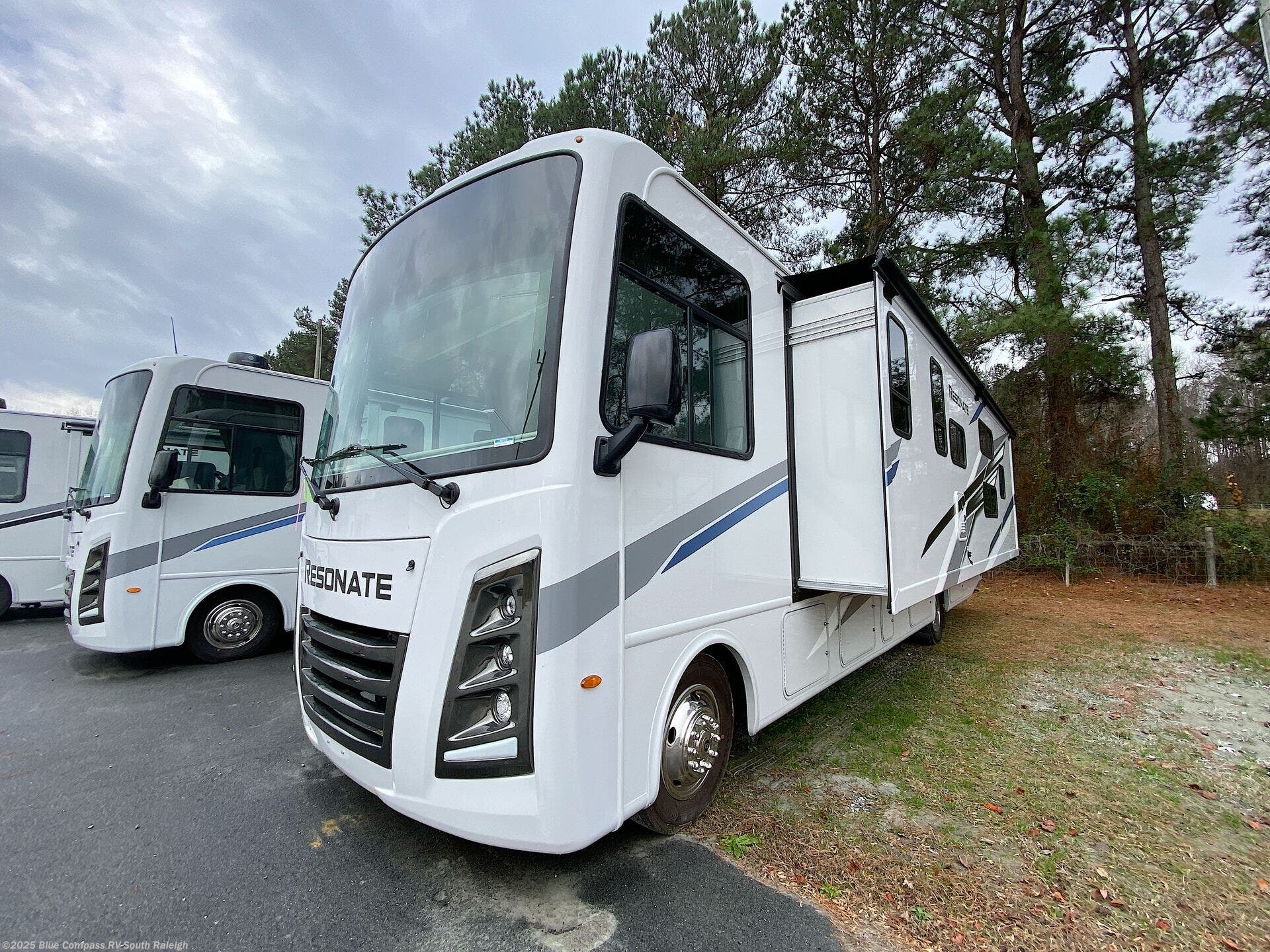 New 2025 Thor Motor Coach Resonate 32B available in Benson, North Carolina