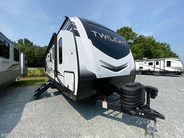 Email now about this 2024 Cruiser RV Twilight Signature TWS-25BH! Used 2024 Cruiser RV Twilight Signature TWS-25BH available in Benson, North Carolina