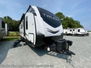 Contact us now about this 2024 Cruiser RV Twilight Signature TWS-25BH! 2024 Twilight Signature TWS-25BH by Cruiser RV from Blue Compass RV South Raleigh in Benson, North Carolina