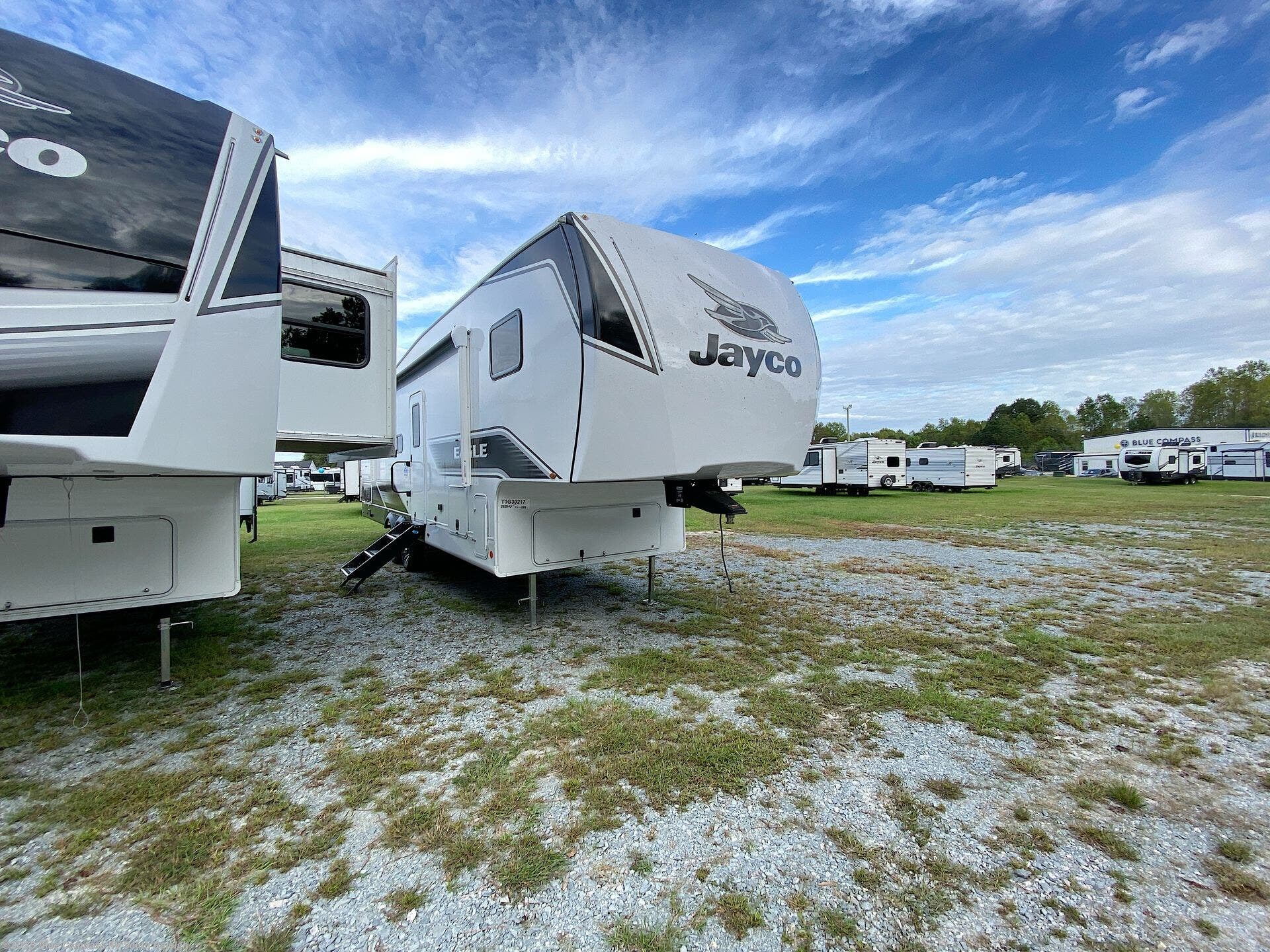 Contact us now about this 2026 Jayco Eagle SLE 28BHU! 2026 Eagle SLE 28BHU by Jayco from Blue Compass RV South Raleigh in Benson, North Carolina