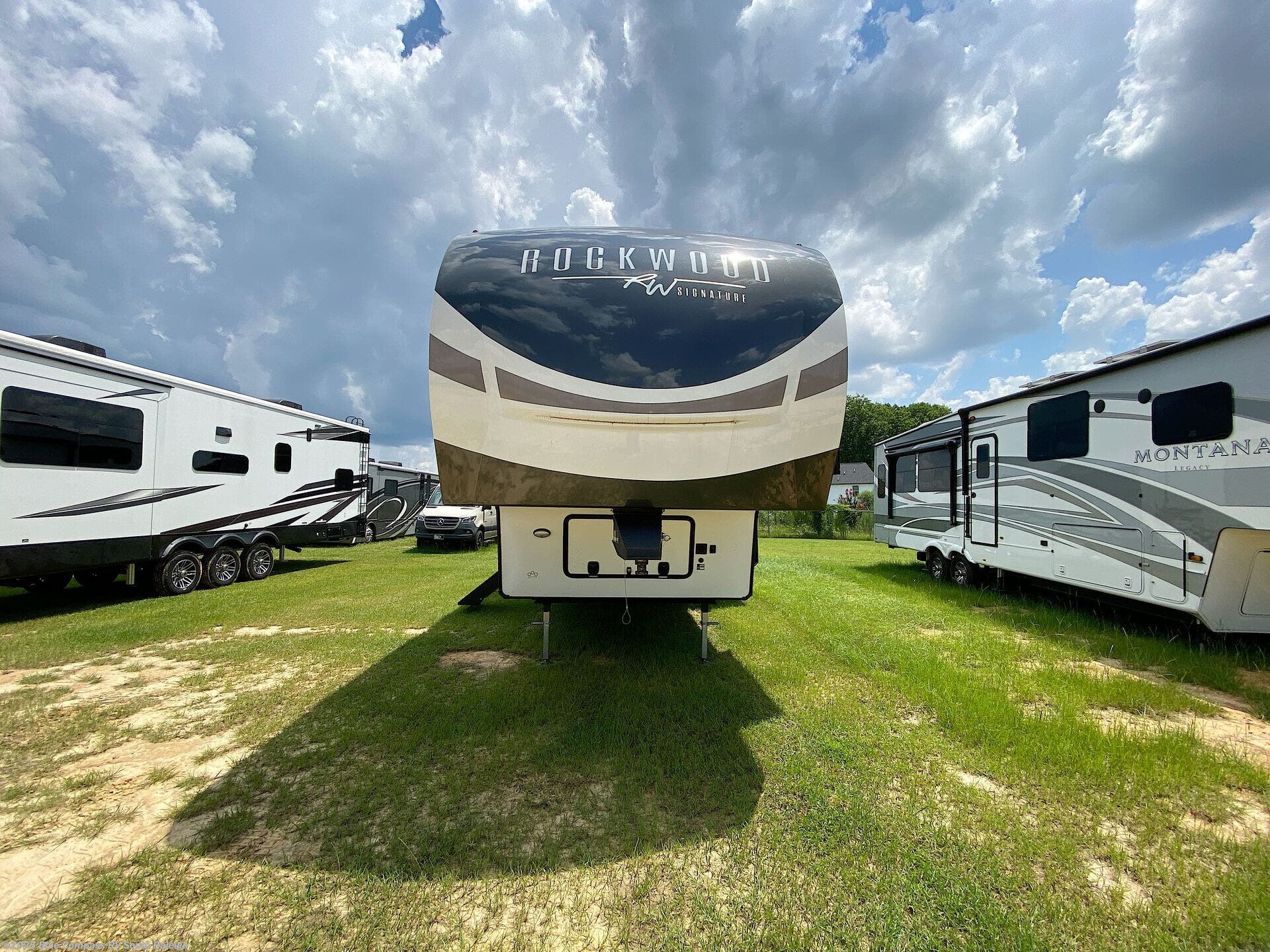 Used 2023 Forest River Rockwood Signature 2891bh Ultra Lite available in Benson, North Carolina