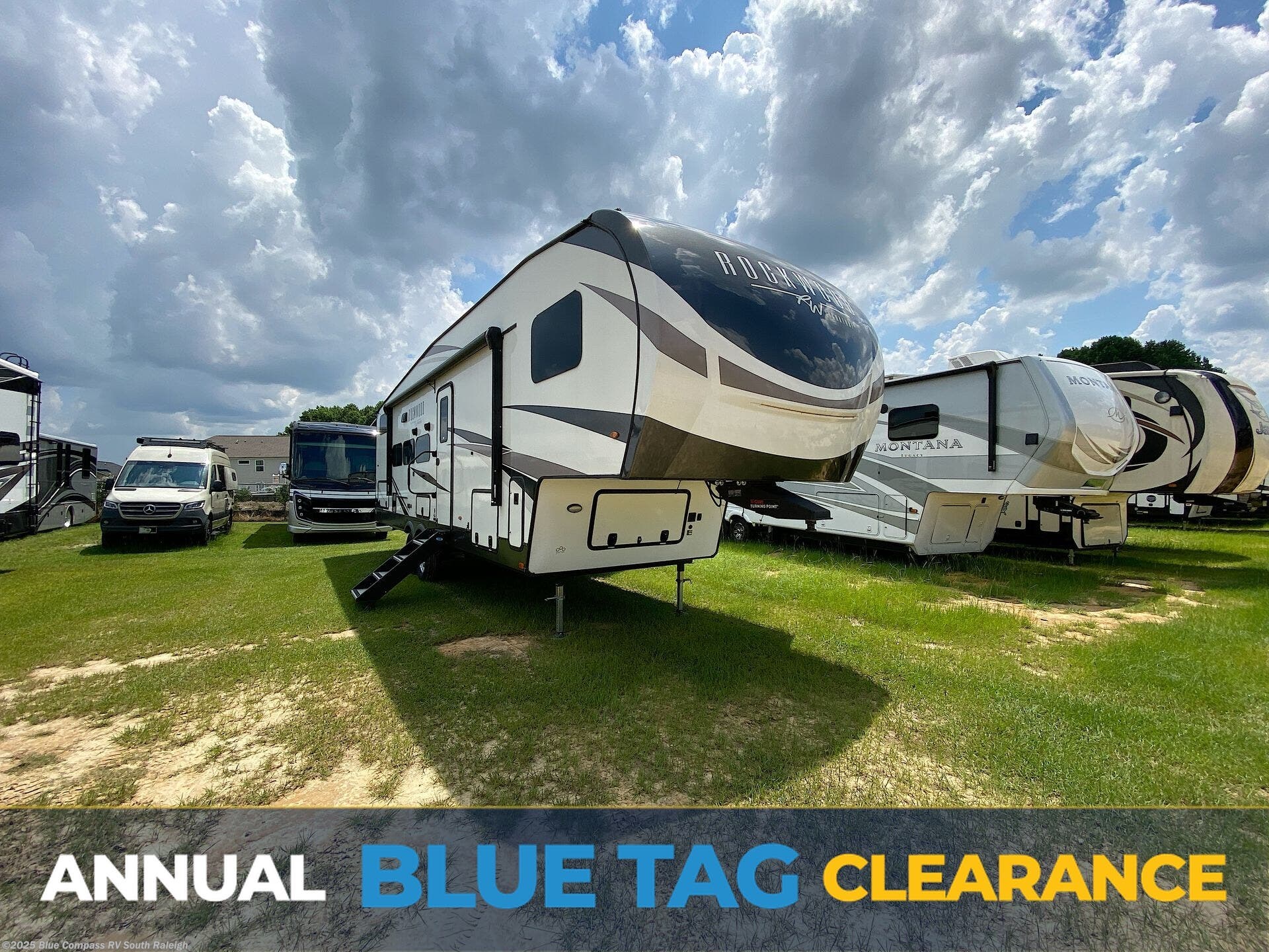 Email now about this 2023 Forest River Rockwood Signature 2891bh Ultra Lite! Used 2023 Forest River Rockwood Signature 2891bh Ultra Lite available in Benson, North Carolina