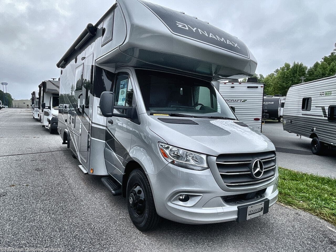 Contact us now about this 2026 Dynamax Corp isata 3 24FW! 2026 isata 3 24FW by Dynamax Corp from Blue Compass RV Hickory in Claremont, North Carolina