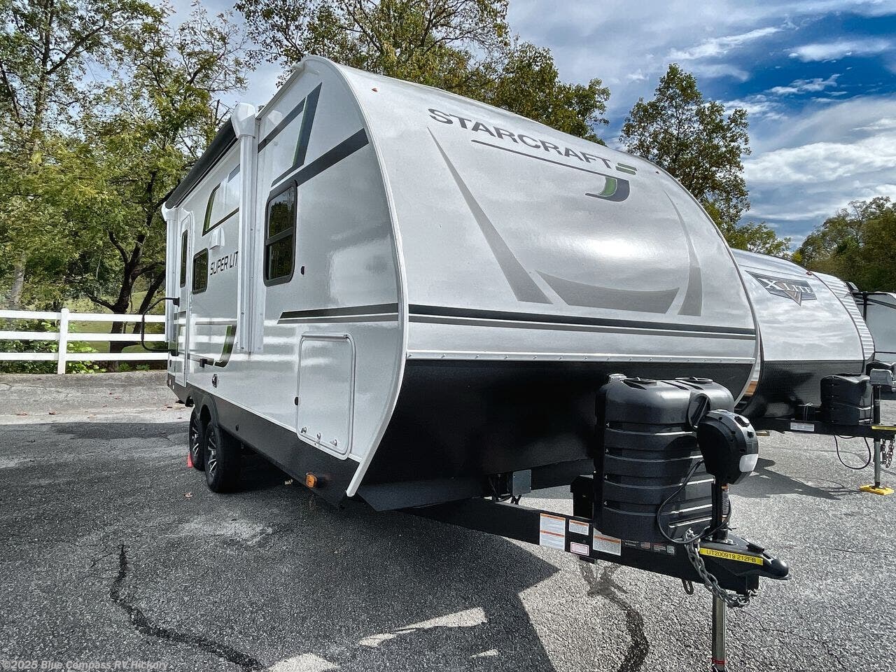 Contact us now about this 2025 Starcraft Super Lite 212FB! 2025 Super Lite 212FB by Starcraft from Blue Compass RV Hickory in Claremont, North Carolina