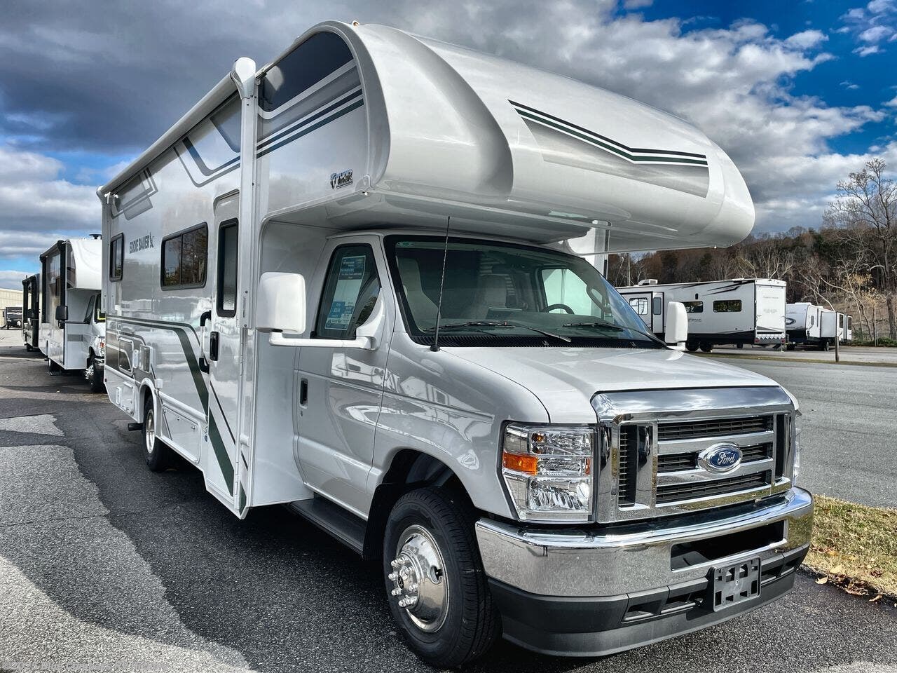 Call now about this 2025 Thor Motor Coach Eddie Bauer 26eb Eddie Bauer! 2025 Thor Motor Coach Eddie Bauer 26eb Eddie Bauer - Used Class C For Sale by Blue Compass RV Hickory in Claremont, North Carolina