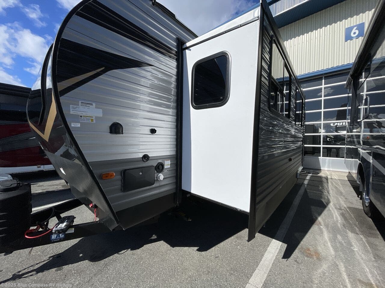 Email now about this 2026 Forest River Aurora 26FKDS! New 2026 Forest River Aurora 26FKDS available in Claremont, North Carolina