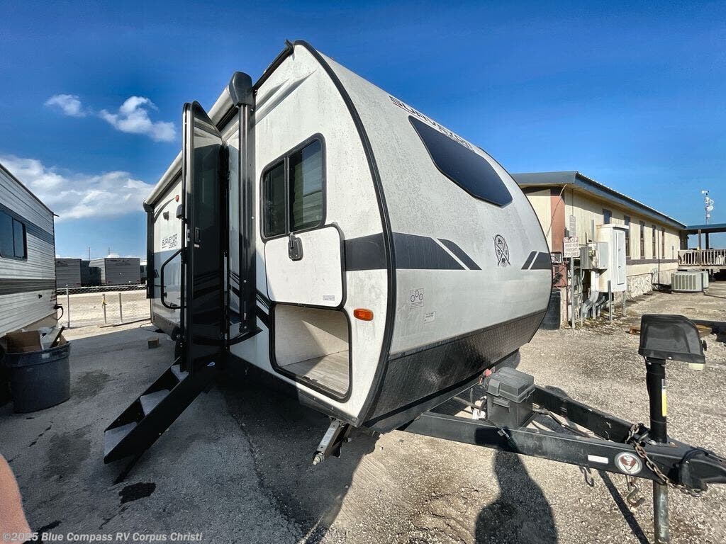 Call now about this 2023 Forest River Surveyor Legend 19BHLE! 2023 Forest River Surveyor Legend 19BHLE - Used Travel Trailer For Sale by Blue Compass RV Corpus Christi in Corpus Christi, Texas
