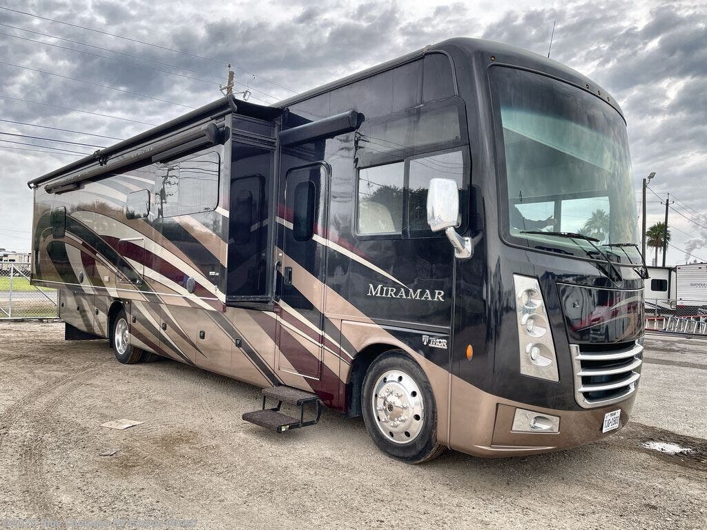 Call now about this 2018 Thor Motor Coach Miramar 35.2! 2018 Thor Motor Coach Miramar 35.2 - Used Class A For Sale by Blue Compass RV Corpus Christi in Corpus Christi, Texas