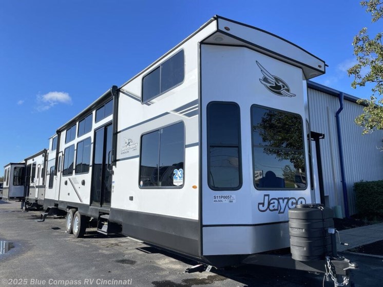 Email now about this 2025 Jayco Jay Flight Bungalow 40LSDL! New 2025 Jayco Jay Flight Bungalow 40LSDL available in Cincinnati, Ohio