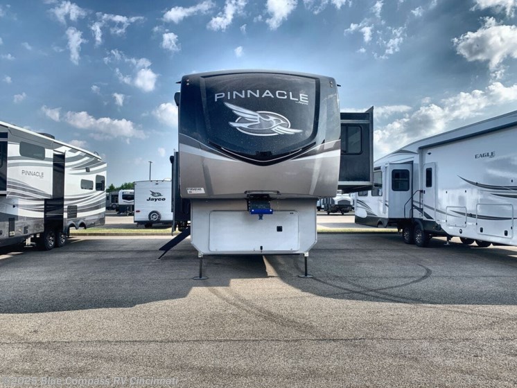 Email now about this 2025 Jayco Pinnacle 32RLTS! New 2025 Jayco Pinnacle 32RLTS available in Cincinnati, Ohio