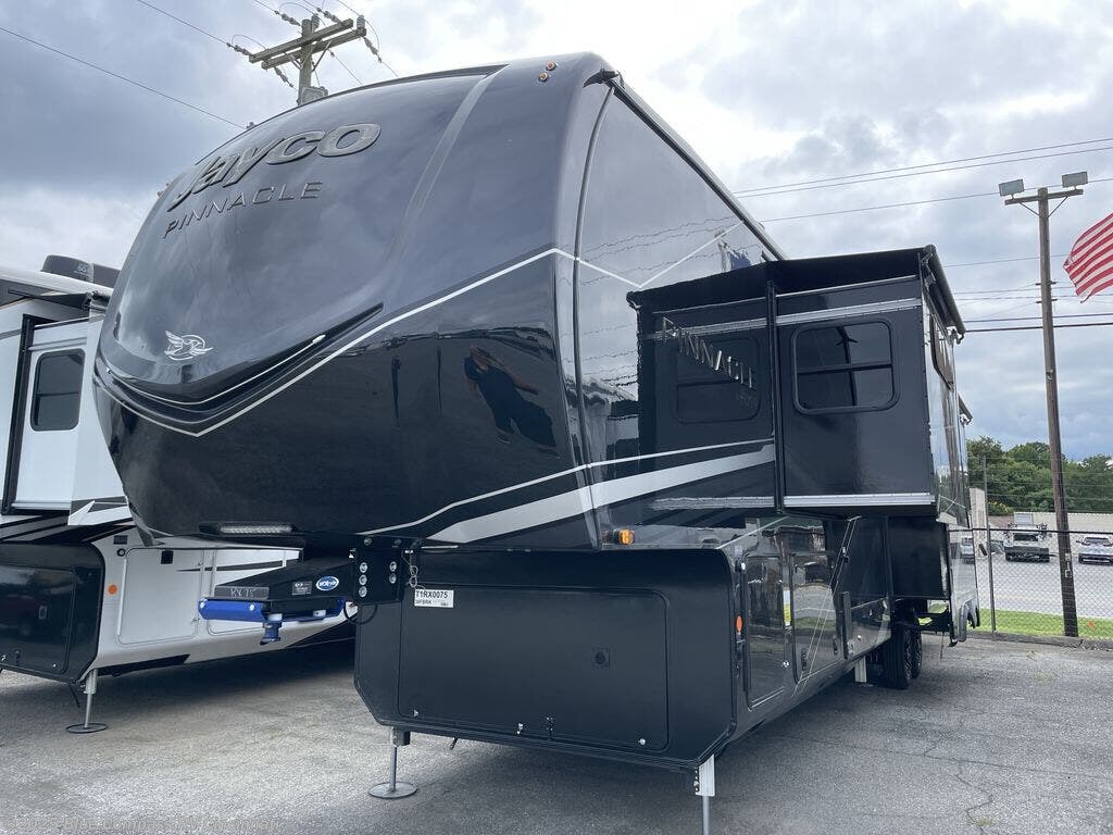 New 2025 Jayco Pinnacle 38FBRK available in Cincinnati, Ohio
