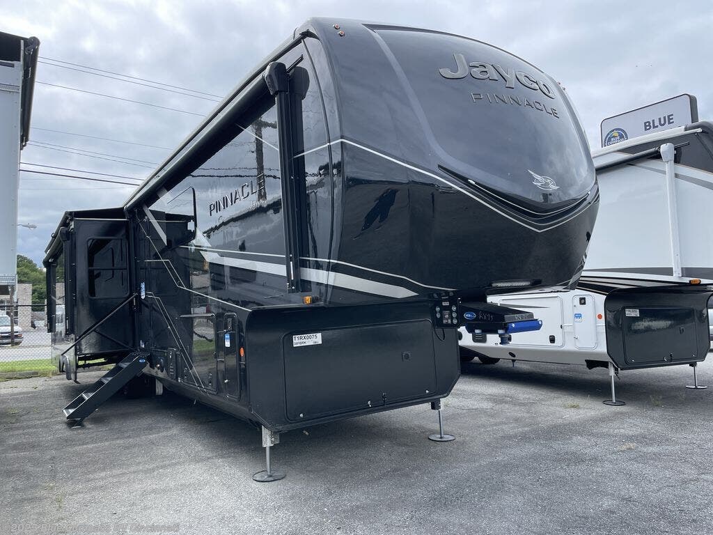 Email now about this 2025 Jayco Pinnacle 38FBRK! New 2025 Jayco Pinnacle 38FBRK available in Cincinnati, Ohio