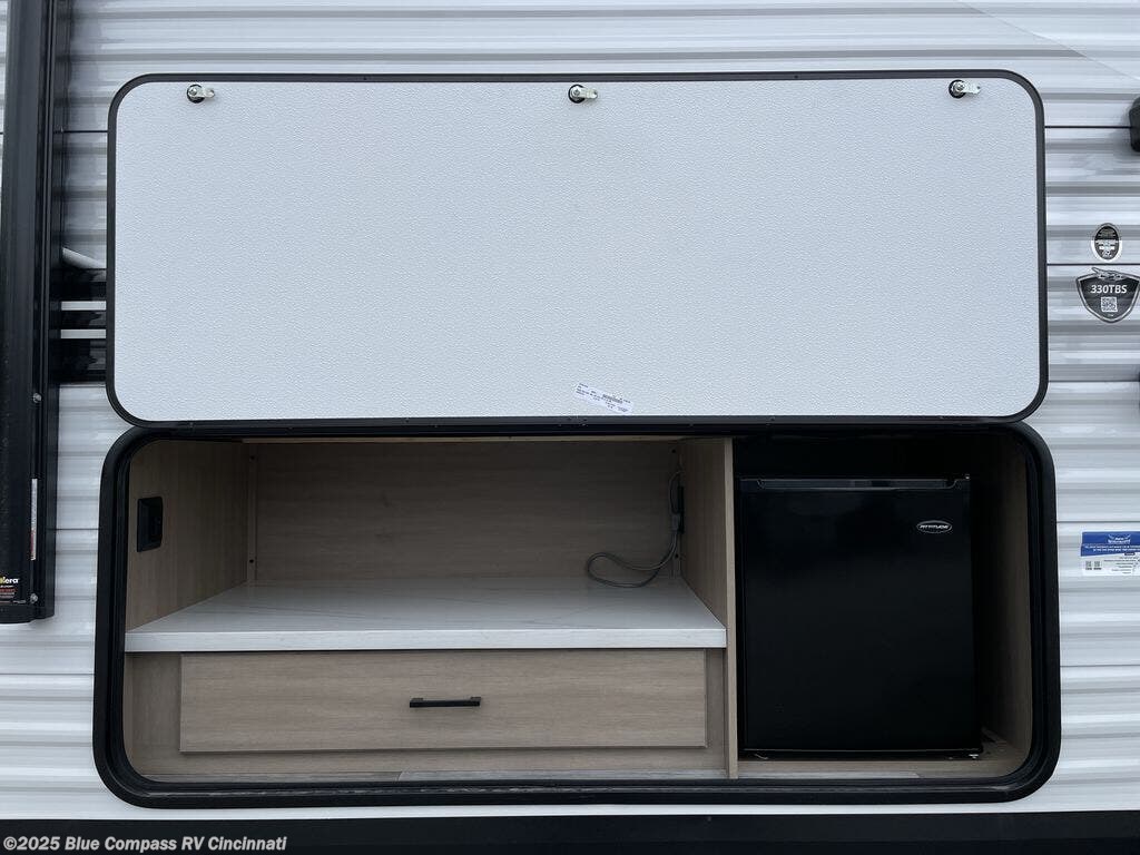 New 2026 Jayco Jay Flight SLX 330TBS available in Cincinnati, Ohio