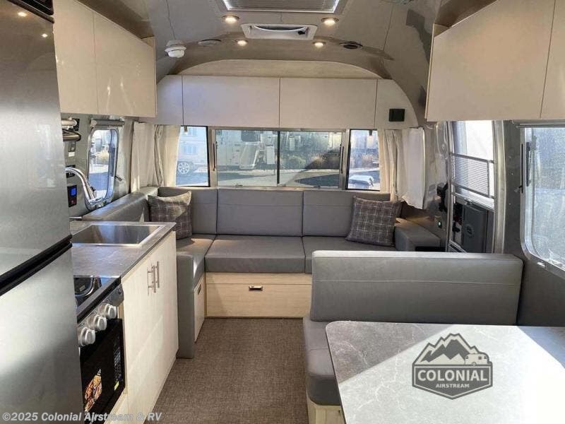 Contact us now about this 2025 Airstream Flying Cloud 28RBQ Queen! 2025 Flying Cloud 28RBQ Queen by Airstream from Colonial Airstream & RV in Millstone Township, New Jersey
