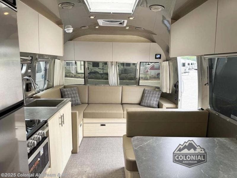 Contact us now about this 2025 Airstream Flying Cloud 28RBQ Queen! 2025 Flying Cloud 28RBQ Queen by Airstream from Colonial Airstream & RV in Millstone Township, New Jersey